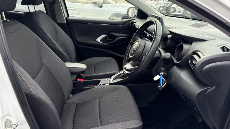 Toyota Yaris 1.5 Hybrid Design 5dr CVT Hybrid Hatchback